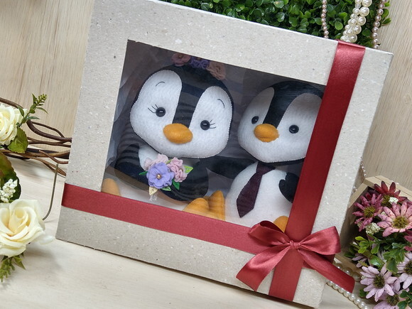 Topo de Bolo - Pinguins com a Caixa