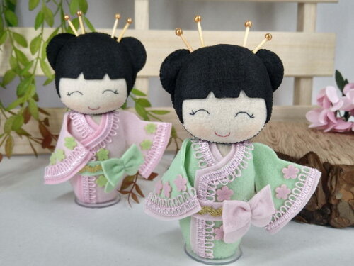 2 Boneca Kokeshi em Feltro 15 cm * Chamar Chat