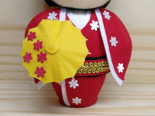 Boneca Kokeshi em feltro