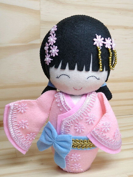 Boneca Kokeshi em feltro