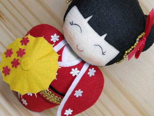 Boneca Kokeshi em feltro