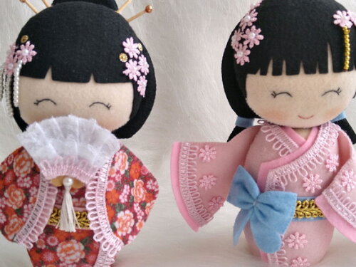 Boneca Kokeshi em feltro
