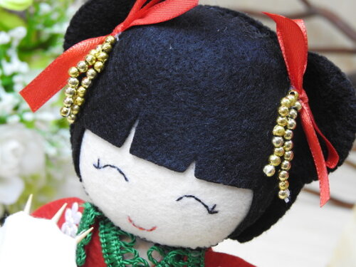 Boneca Kokeshi em feltro - 20 cm