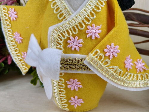 Boneca Kokeshi em feltro - 20 cm