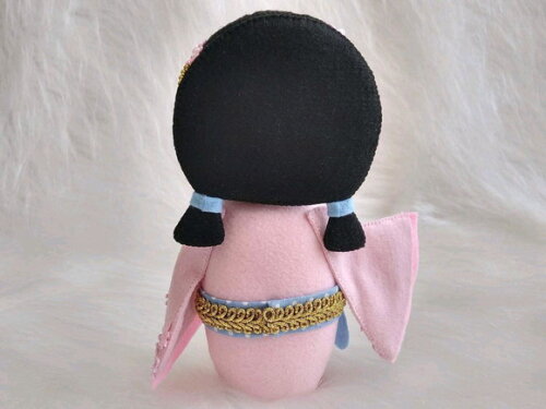 Boneca Kokeshi em feltro - 20 cm