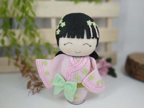 Boneca Kokeshi em Feltro - 20 Cm* Chamar Chat
