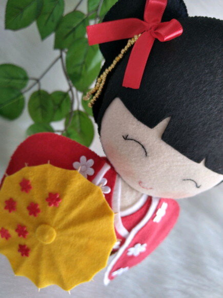 Boneca Kokeshi em feltro - 28 cm