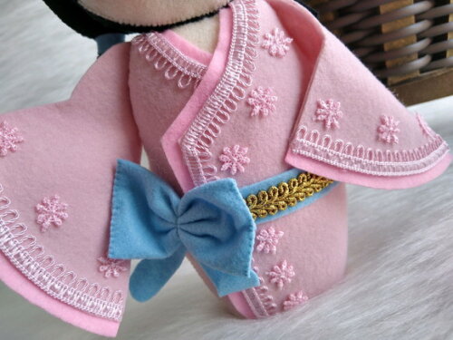 Boneca Kokeshi em feltro - 28 cm