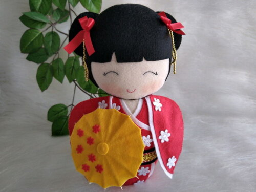 Boneca Kokeshi em feltro - 28 cm