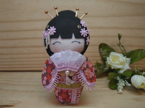 Boneca Kokeshi em feltro 15 cm