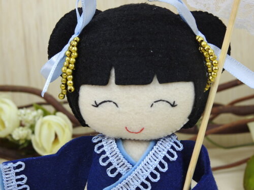 Boneca Kokeshi em Feltro 15 cm