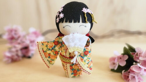 Boneca Kokeshi em Feltro 18 cm - Chamar Chat
