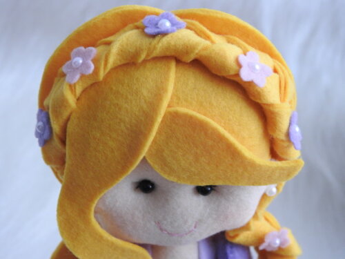 Boneca Rapunzel em Feltro- Enrolados