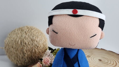 Boneco Oriental em Feltro - 20 cm
