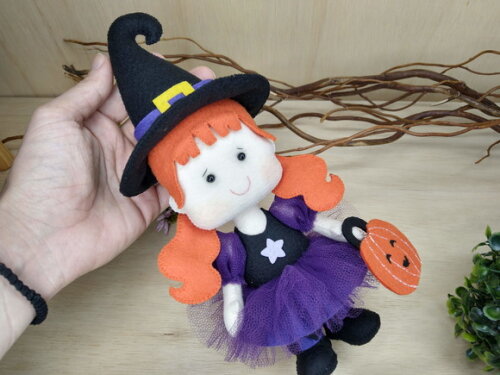 Bruxinha em Feltro Halloween