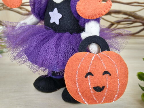 Bruxinha em Feltro Halloween