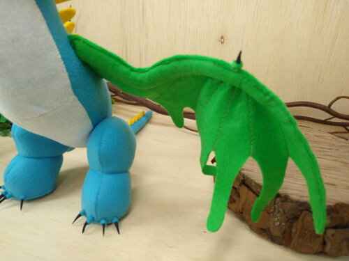 Dragão Nadder Mortal de Feltro ( Como Treinar seu Dragão)