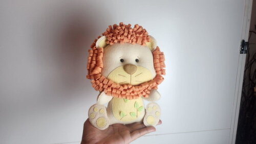 Leão em Feltro