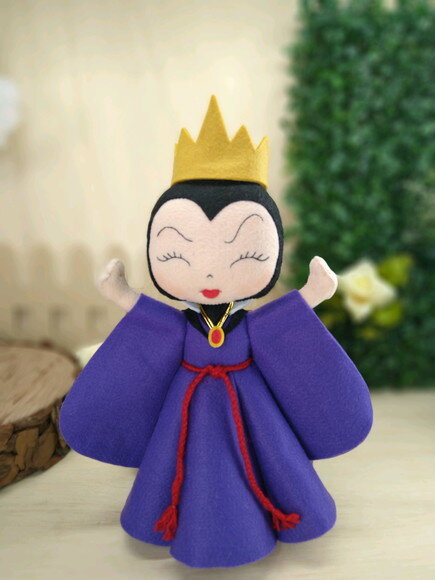 Rainha má em feltro