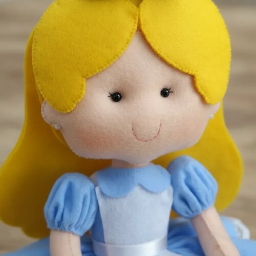 Boneca Alice Pais Das Maravilhas De Feltro