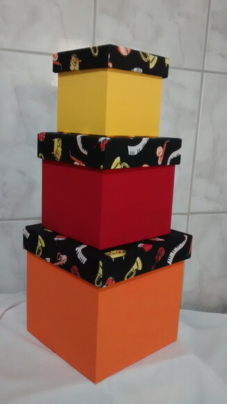 Caixas em MDF c/tampa revest. em tec-Ven