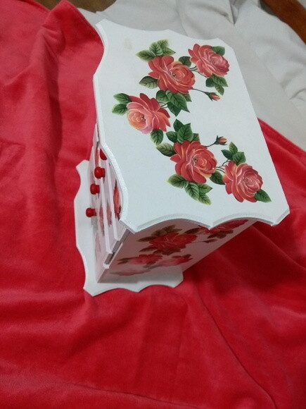 Comoda- Decorada com 5 Gavetas