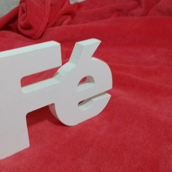 Palavra Fé em MDF