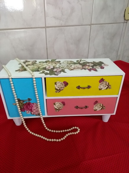 Porta Jóias com três gavetas retro/organizador