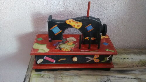Máquina porta aviamentos