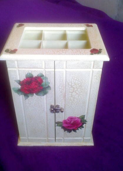 Porta Jóia modelo Guarda Roupa