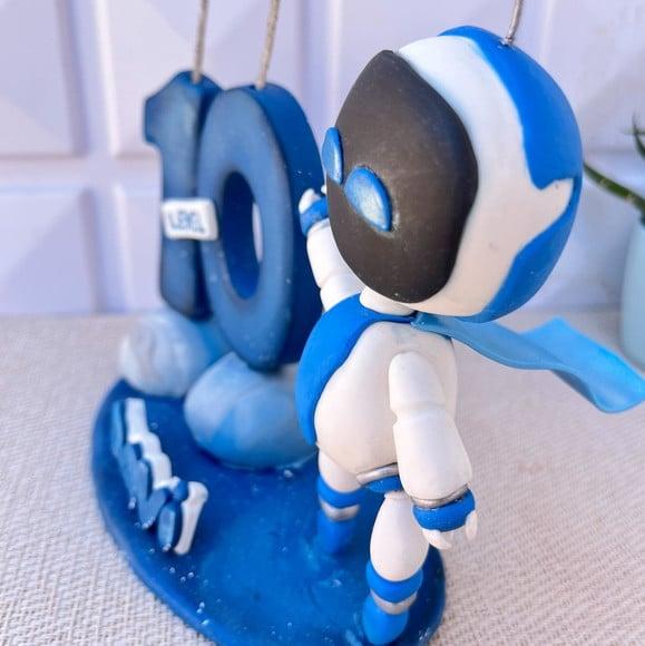 Astro Boot com Vela Personalizada ? Topo de Bolo em Biscuit