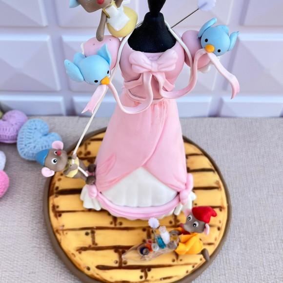 Peça Decorativa Vestido Cinderela em Biscuit Artesanal