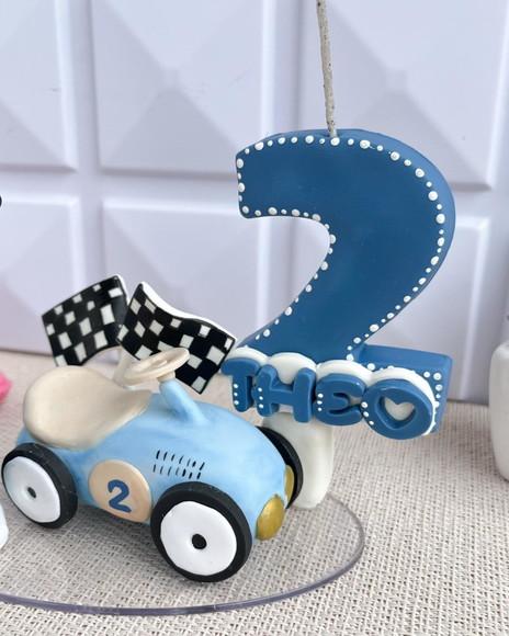 Topo de Bolo Carro com Vela 2 em Biscuit Personalizado