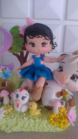 Topo de Bolo Fazendinha Menina em Biscuit Personalizado