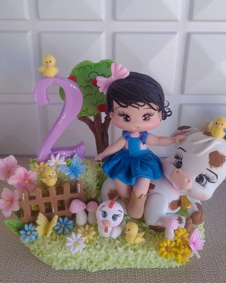 Topo de Bolo Fazendinha Menina em Biscuit Personalizado