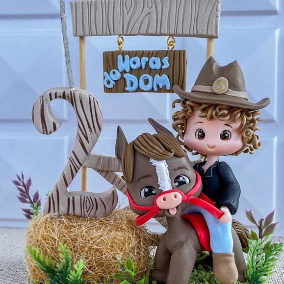 Topo de Bolo Haras Personalizado em Biscuit com Cavalinho