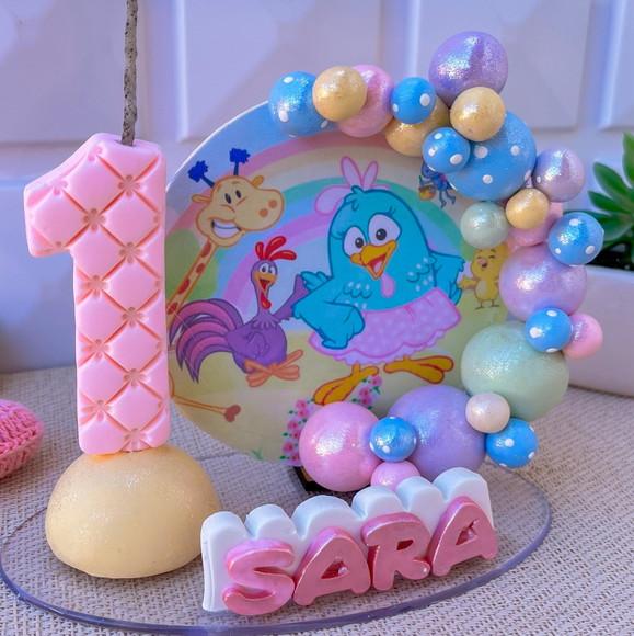 Vela Cenário Galinha Pintadinha com Nome - 10 cm