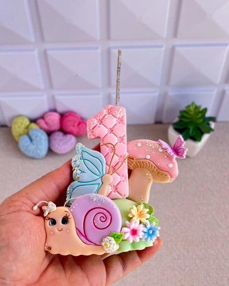Vela Personalizada Jardim Encantado em Biscuit