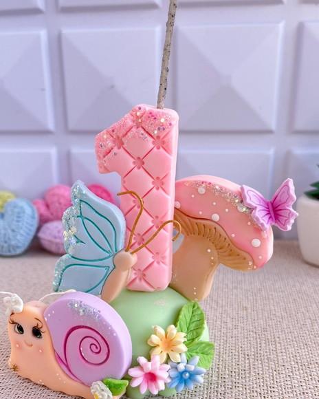 Vela Personalizada Jardim Encantado em Biscuit