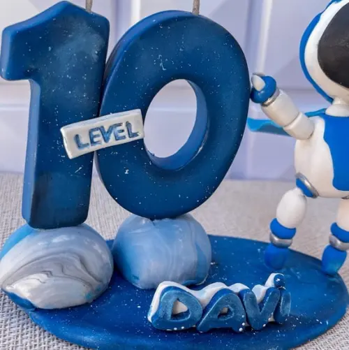 Astro Boot com Vela Personalizada ? Topo de Bolo em Biscuit