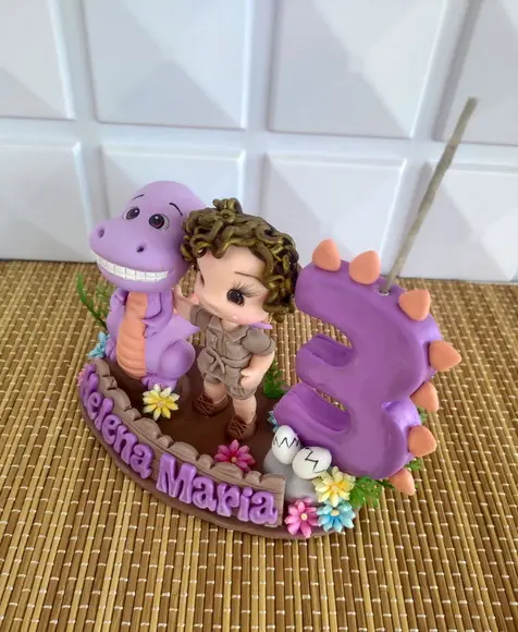 Topo de Bolo Dinossauro de Menina