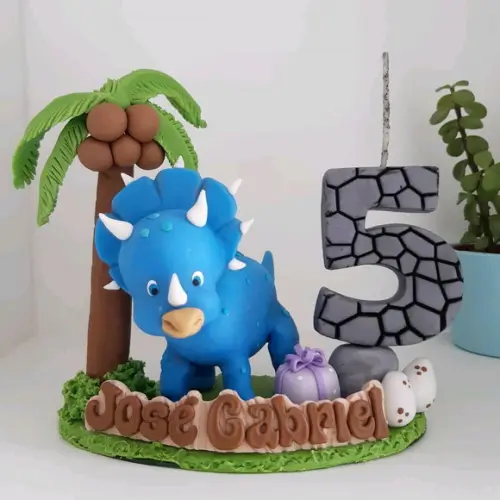Topo de Bolo Dinossauro em Biscuit