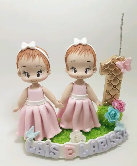 Topo de Bolo Gêmeas em Biscuit