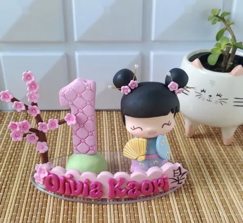 Topo de Bolo Kokeshi