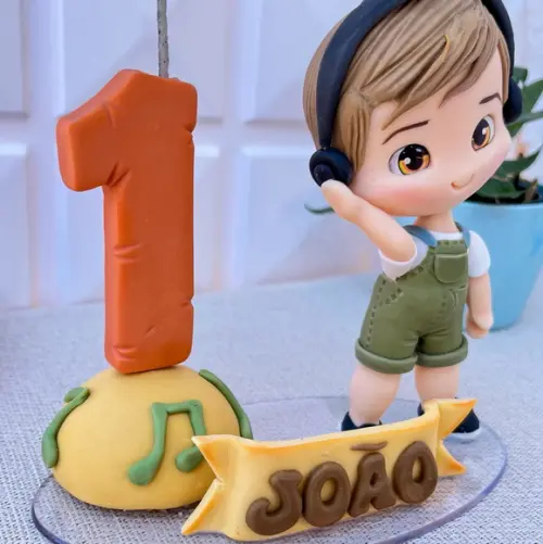 Topo de Bolo Música Infantil com Menininho em Biscuit