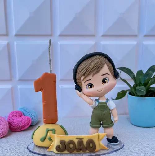 Topo de Bolo Música Infantil com Menininho em Biscuit