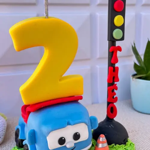Topo de Bolo Personalizado Leo o Caminhão Biscuit