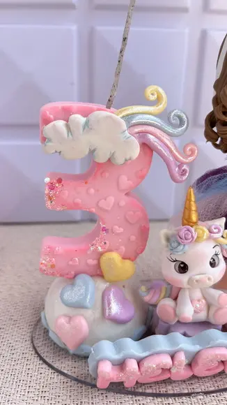 Topo de Bolo Unicórnio com Boneca e Vela 3 em Biscuit