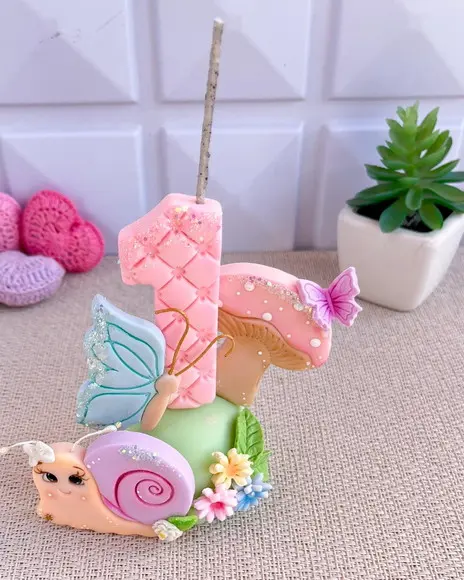 Vela Personalizada Jardim Encantado em Biscuit