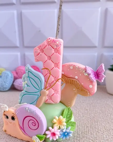 Vela Personalizada Jardim Encantado em Biscuit